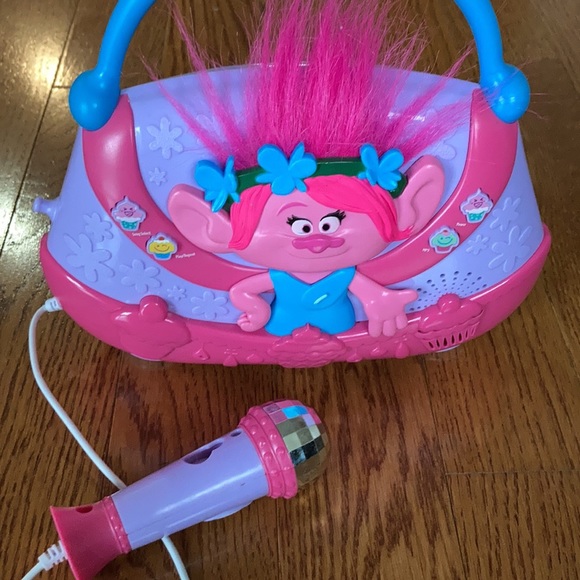 Trolls Microphone and MP3 player - Picture 2 of 3